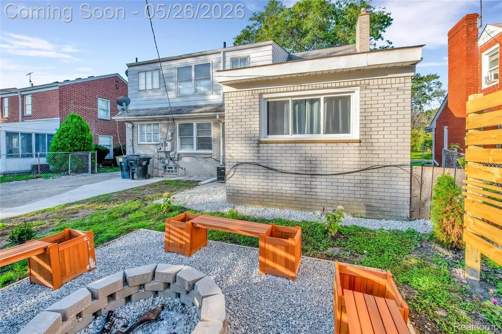 580 Alter Road Detroit City MI 48215