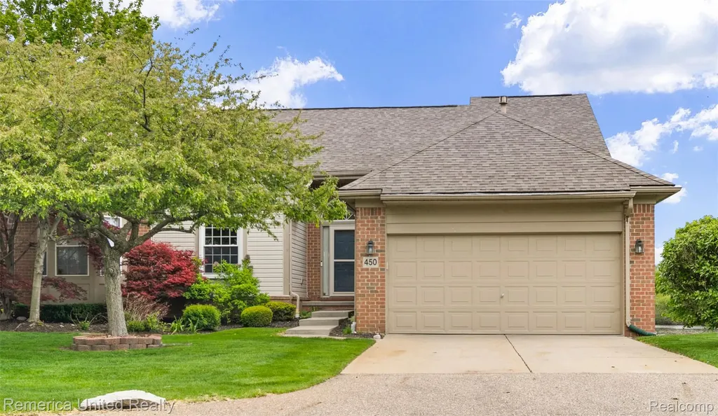 450 Berry Lake Drive Commerce Charter Township MI 48390