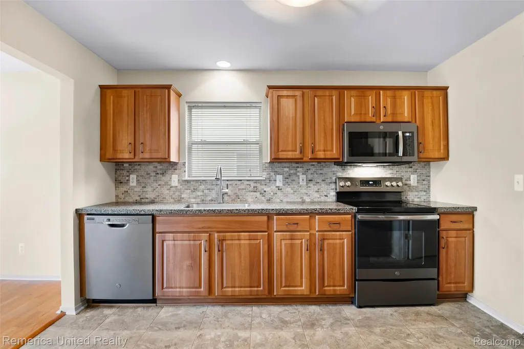 450 Berry Lake Drive Commerce Charter Township MI 48390