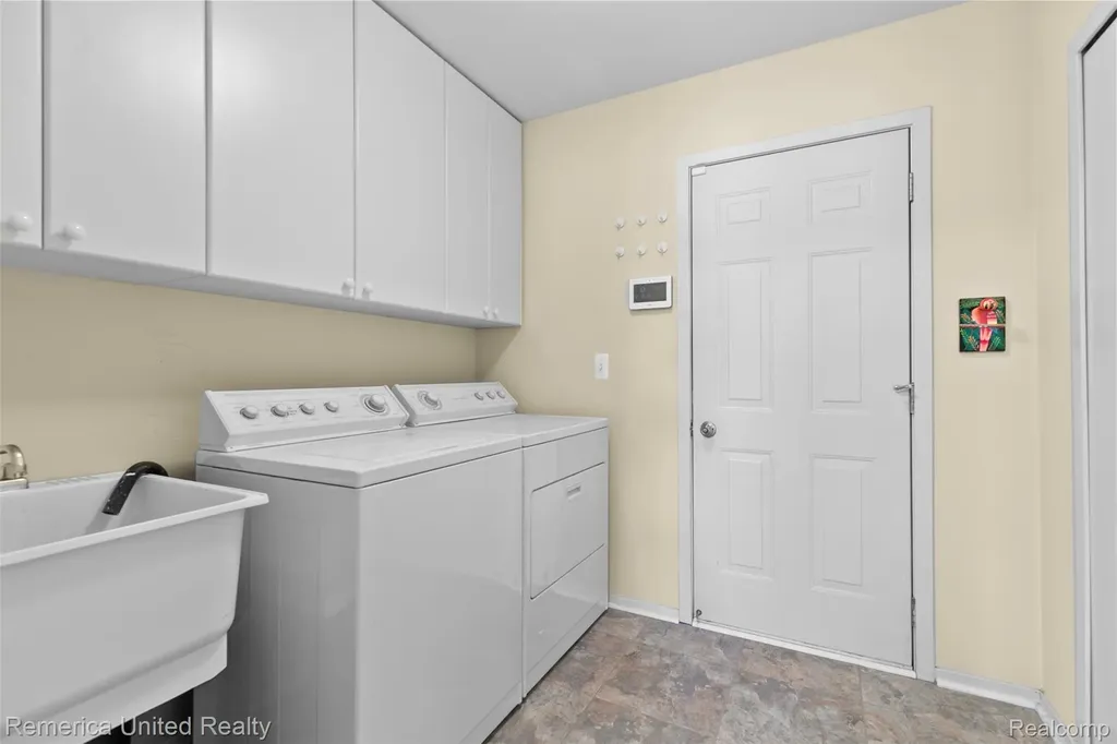 450 Berry Lake Drive Commerce Charter Township MI 48390