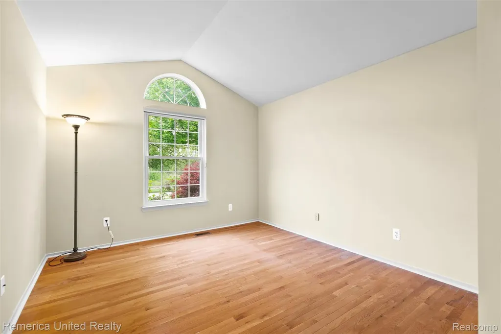 450 Berry Lake Drive Commerce Charter Township MI 48390