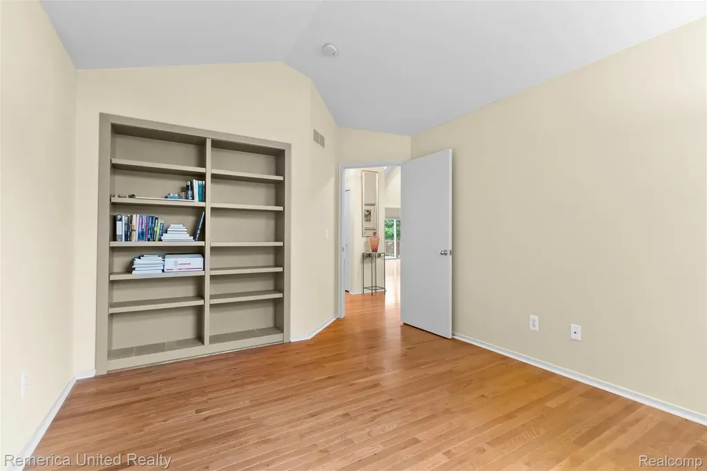 450 Berry Lake Drive Commerce Charter Township MI 48390