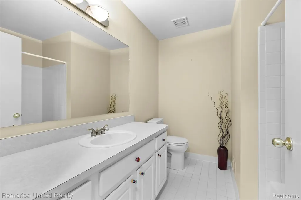 450 Berry Lake Drive Commerce Charter Township MI 48390