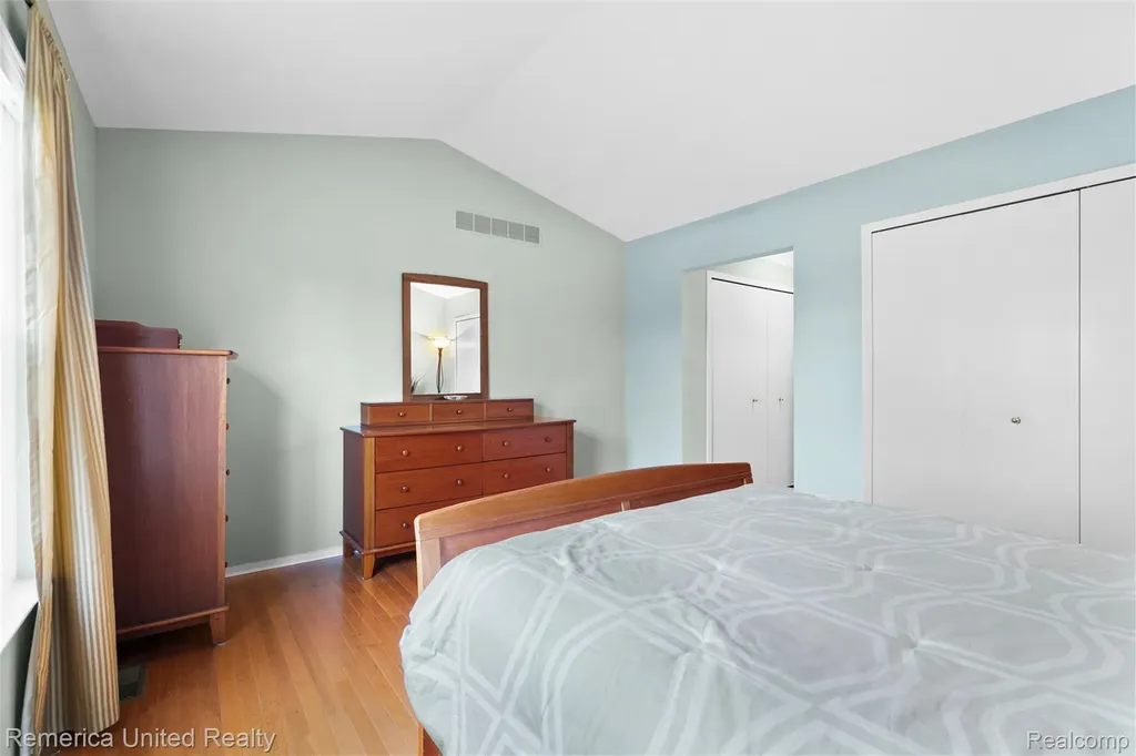 450 Berry Lake Drive Commerce Charter Township MI 48390