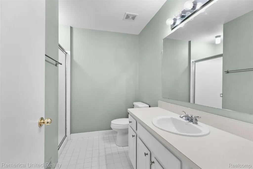 450 Berry Lake Drive Commerce Charter Township MI 48390