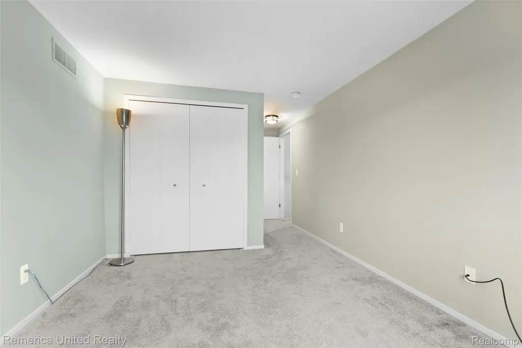 450 Berry Lake Drive Commerce Charter Township MI 48390