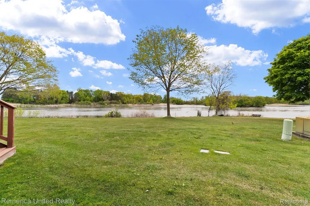 450 Berry Lake Drive Commerce Charter Township MI 48390