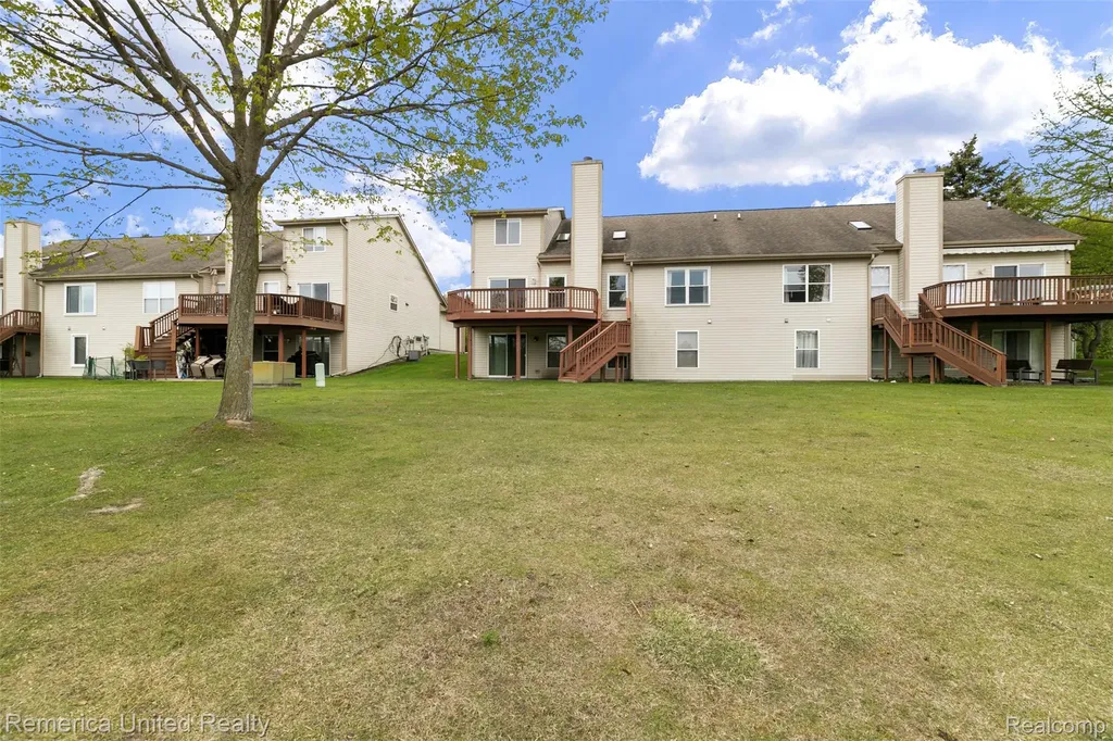 450 Berry Lake Drive Commerce Charter Township MI 48390