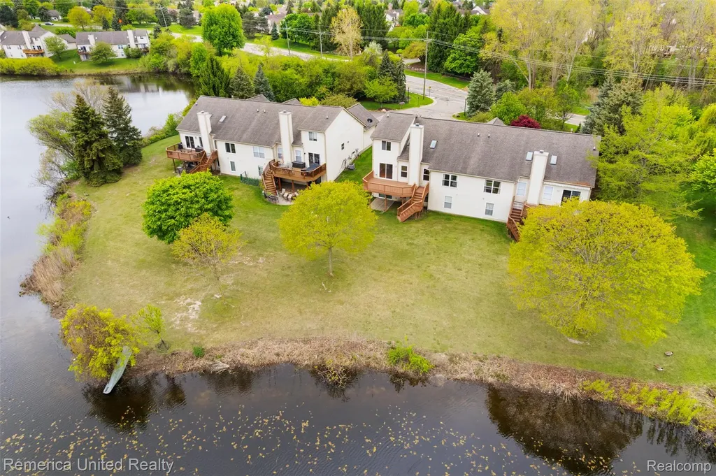 450 Berry Lake Drive Commerce Charter Township MI 48390