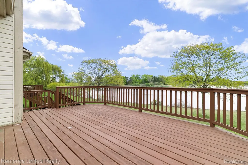 450 Berry Lake Drive Commerce Charter Township MI 48390