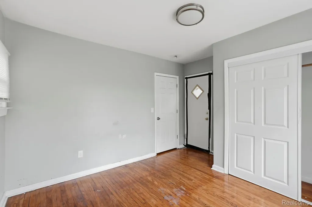 16176 Ohio Street Detroit City MI 48221