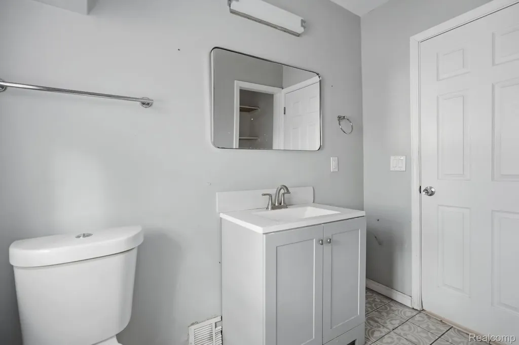 16176 Ohio Street Detroit City MI 48221