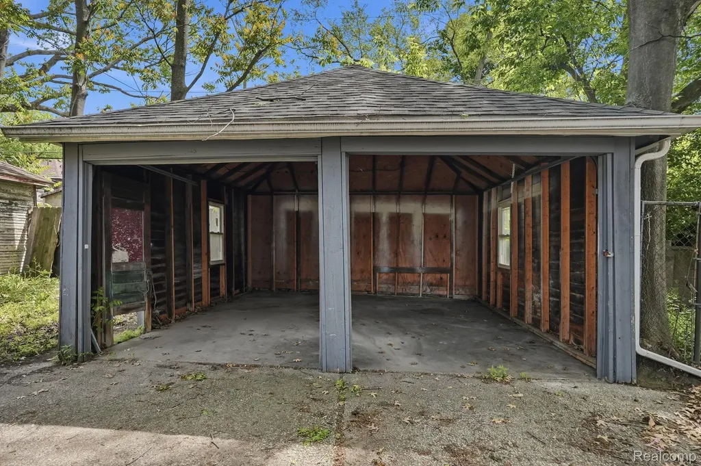 16176 Ohio Street Detroit City MI 48221