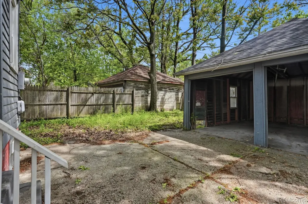 16176 Ohio Street Detroit City MI 48221