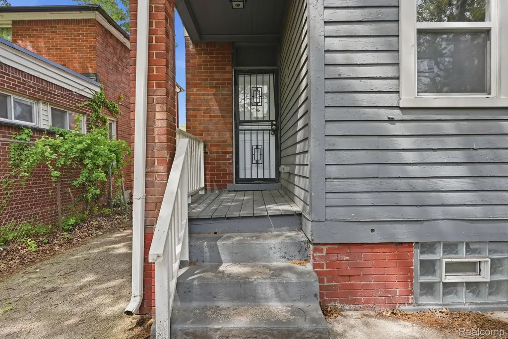 16176 Ohio Street Detroit City MI 48221