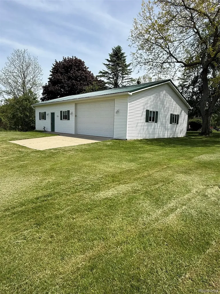 779 Winn Lake Road Lapeer Township MI 48446