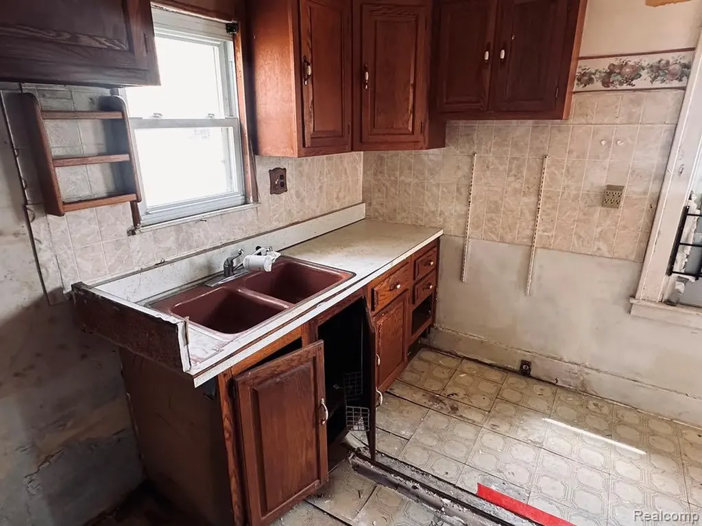 3331 S Liddesdale Street Detroit City MI 48217