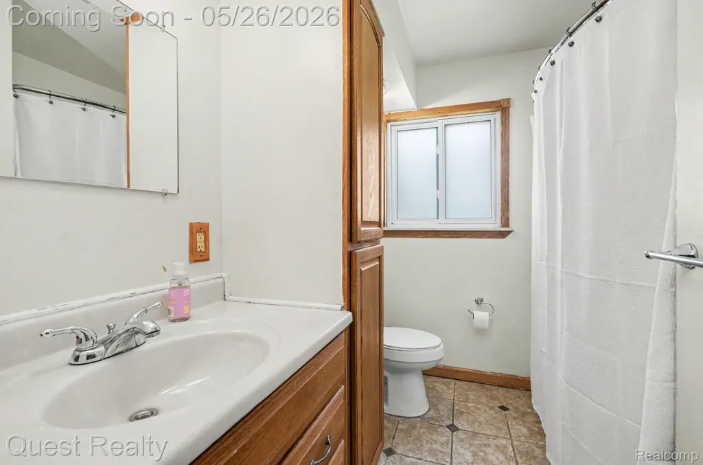 28326 Los Olas Drive Warren City MI 48093