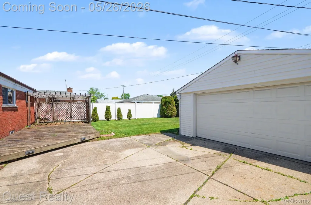 28326 Los Olas Drive Warren City MI 48093