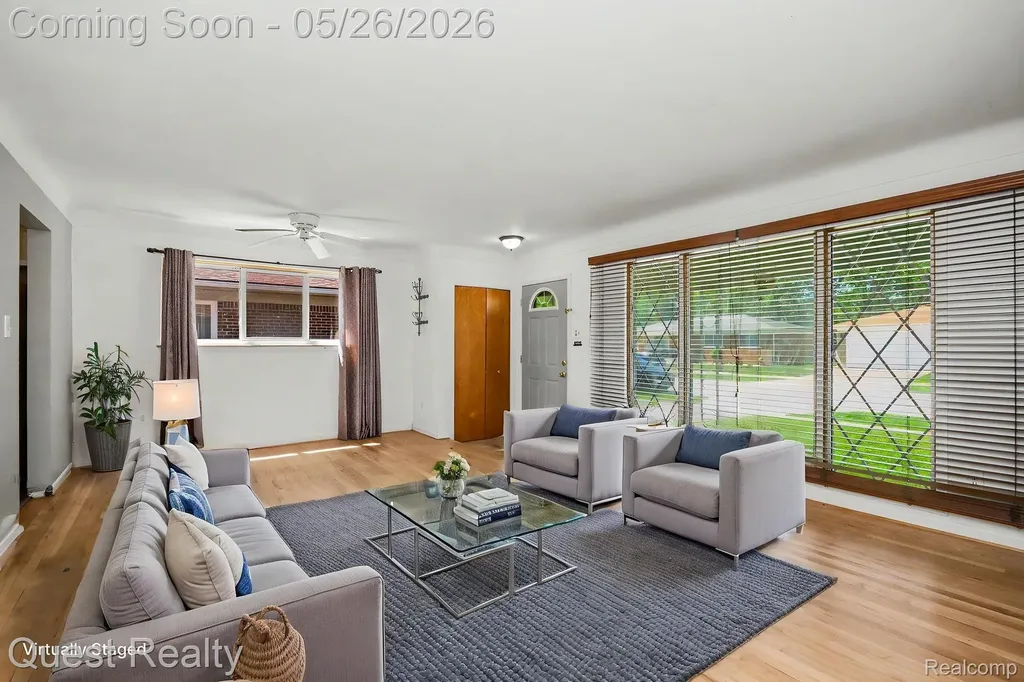 28326 Los Olas Drive Warren City MI 48093