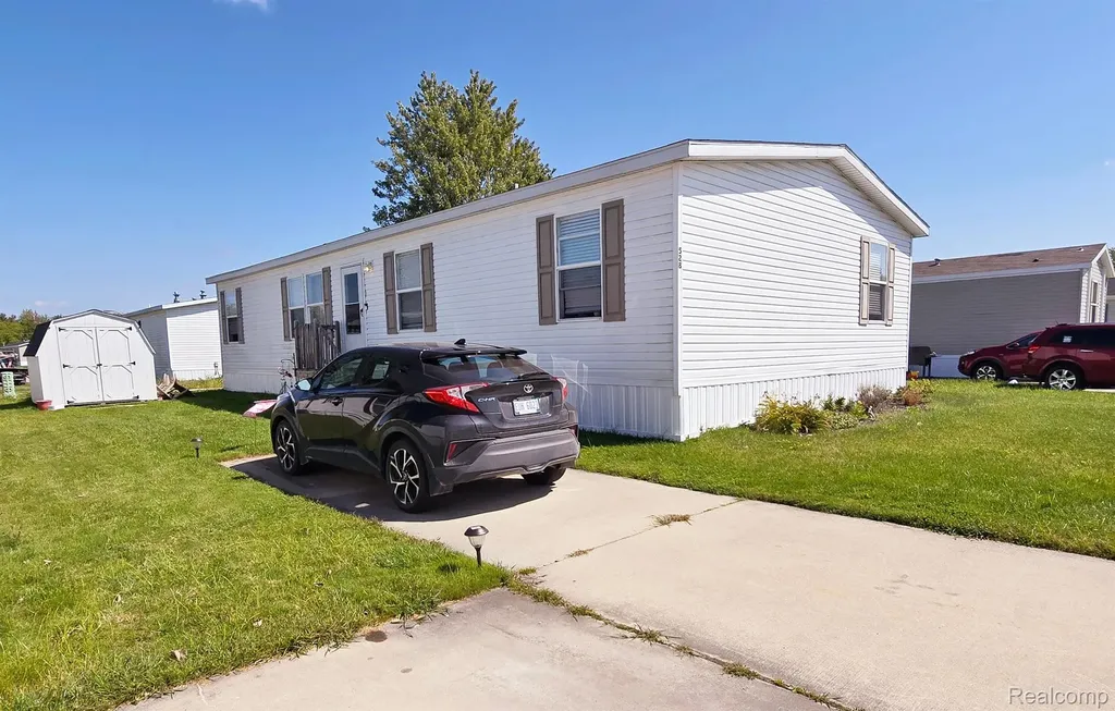 528 Elmwood Lane Columbus Township MI 48063