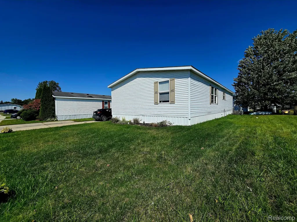 528 Elmwood Lane Columbus Township MI 48063