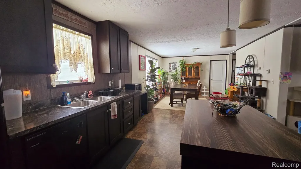 528 Elmwood Lane Columbus Township MI 48063