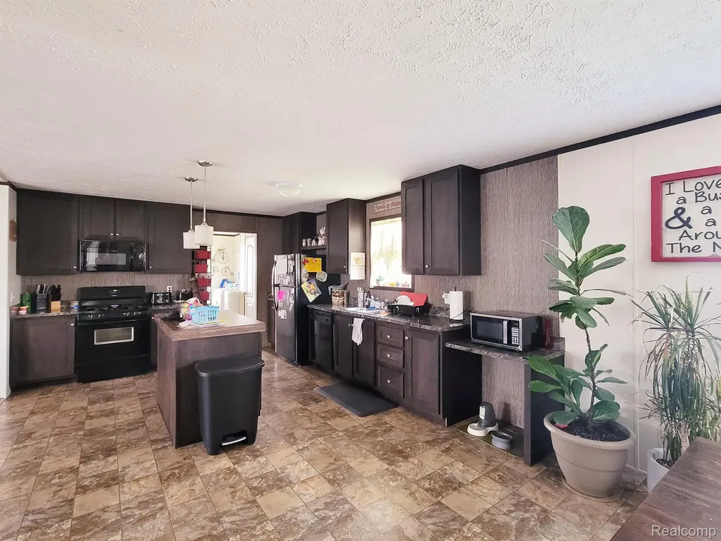 528 Elmwood Lane Columbus Township MI 48063