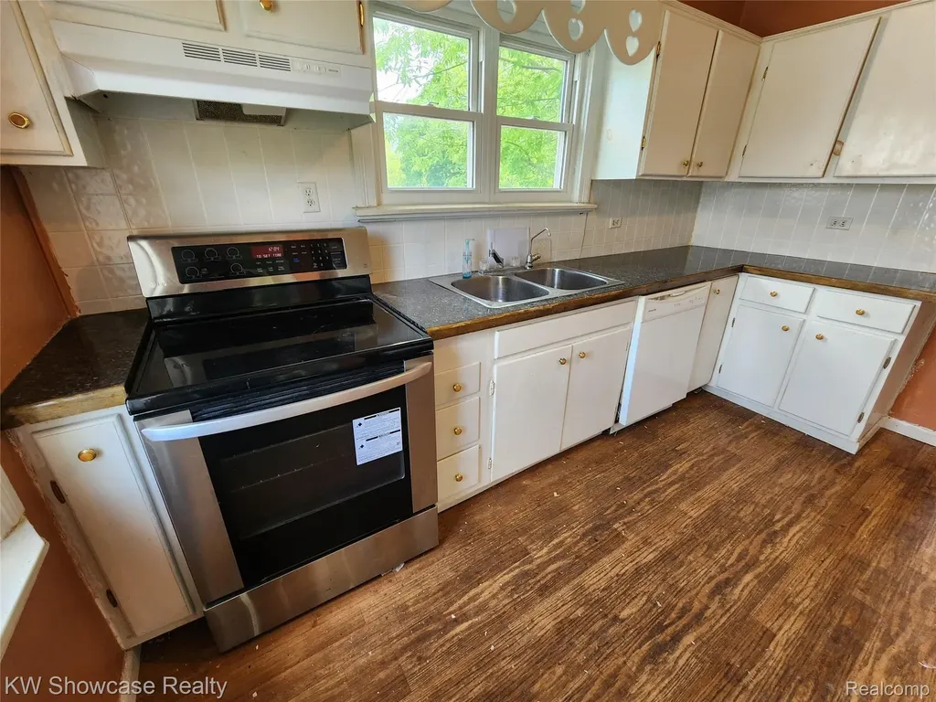 4356 S Vassar Road Burton City MI 48519