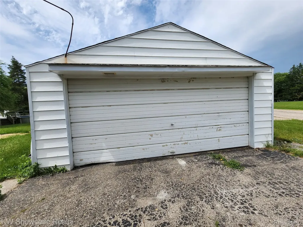 4356 S Vassar Road Burton City MI 48519