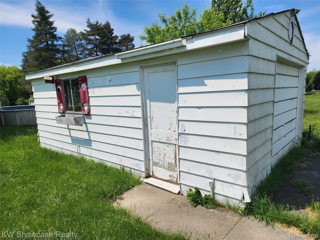 4356 S Vassar Road Burton City MI 48519
