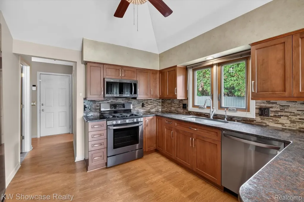 39995 Brylor Court Clinton Charter Township MI 48038