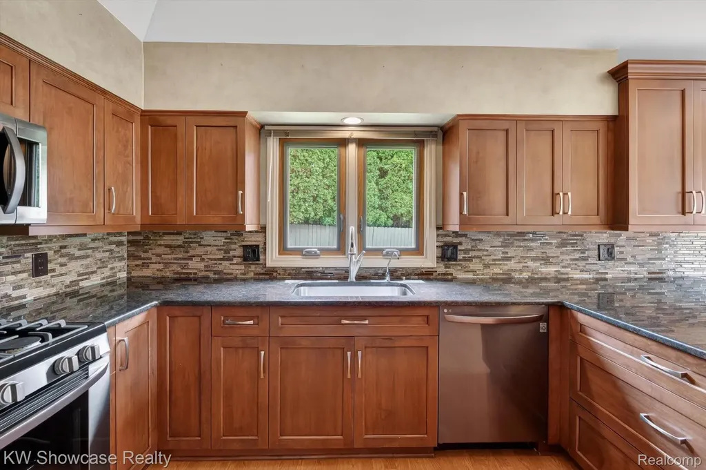 39995 Brylor Court Clinton Charter Township MI 48038