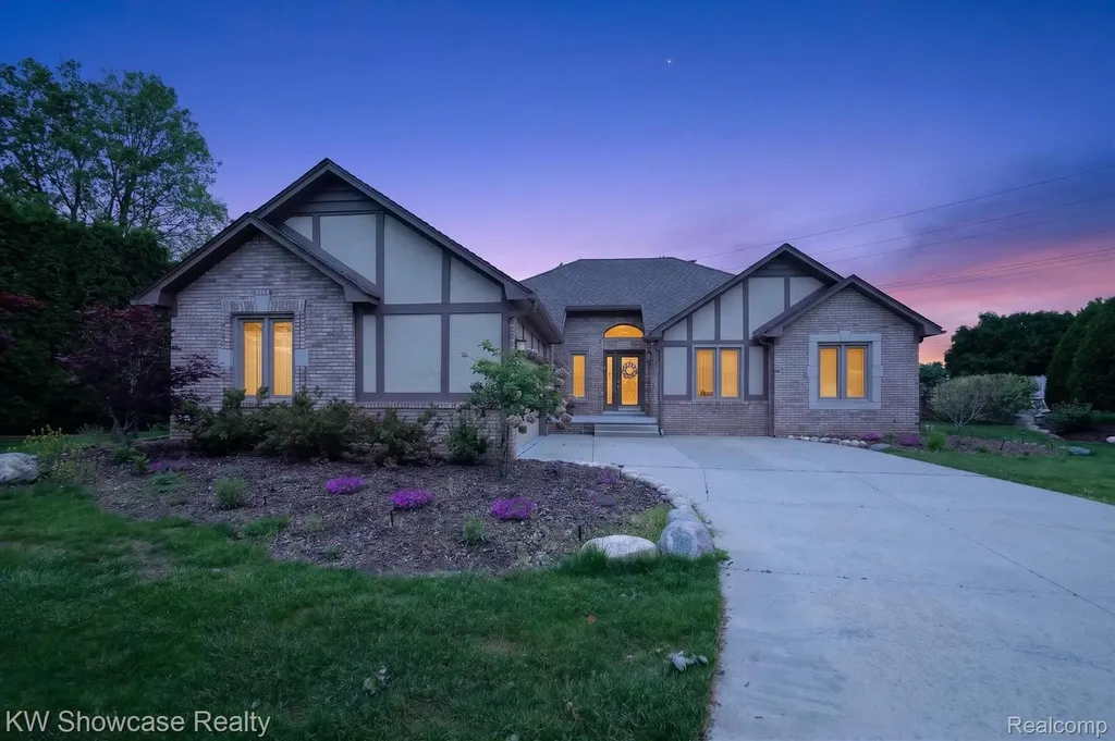 39995 Brylor Court Clinton Charter Township MI 48038