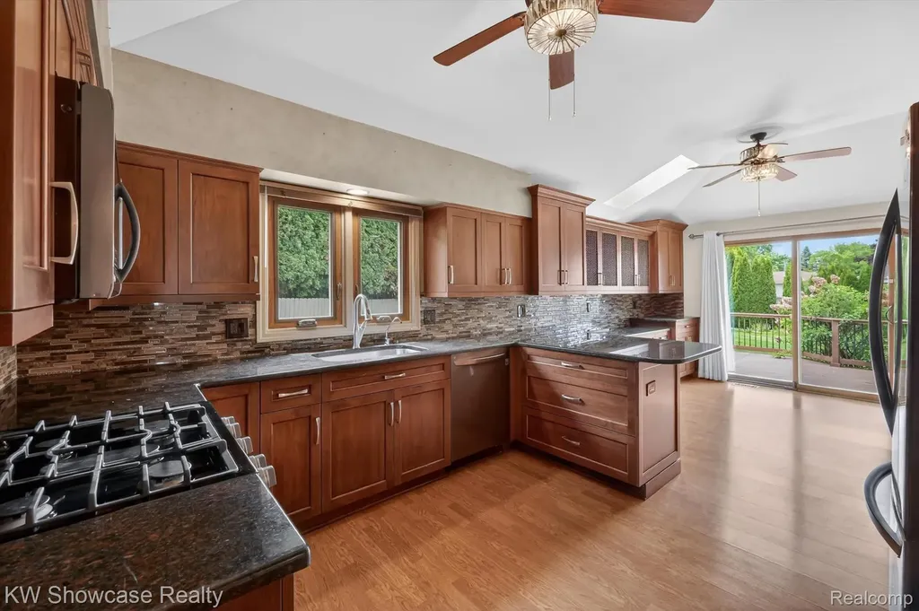 39995 Brylor Court Clinton Charter Township MI 48038