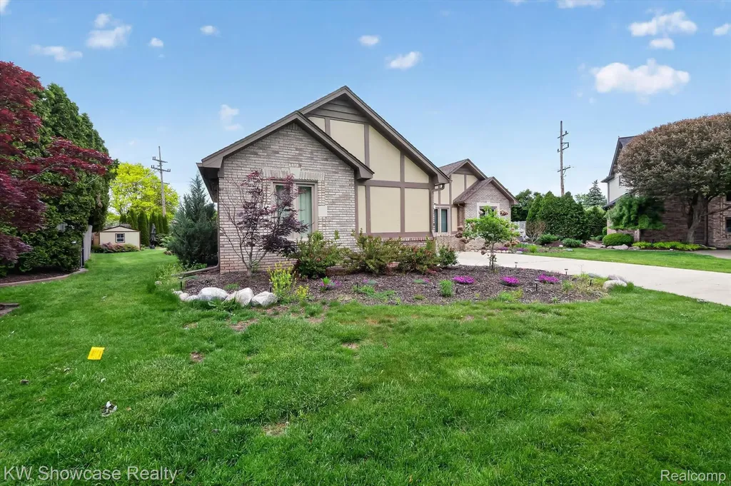 39995 Brylor Court Clinton Charter Township MI 48038