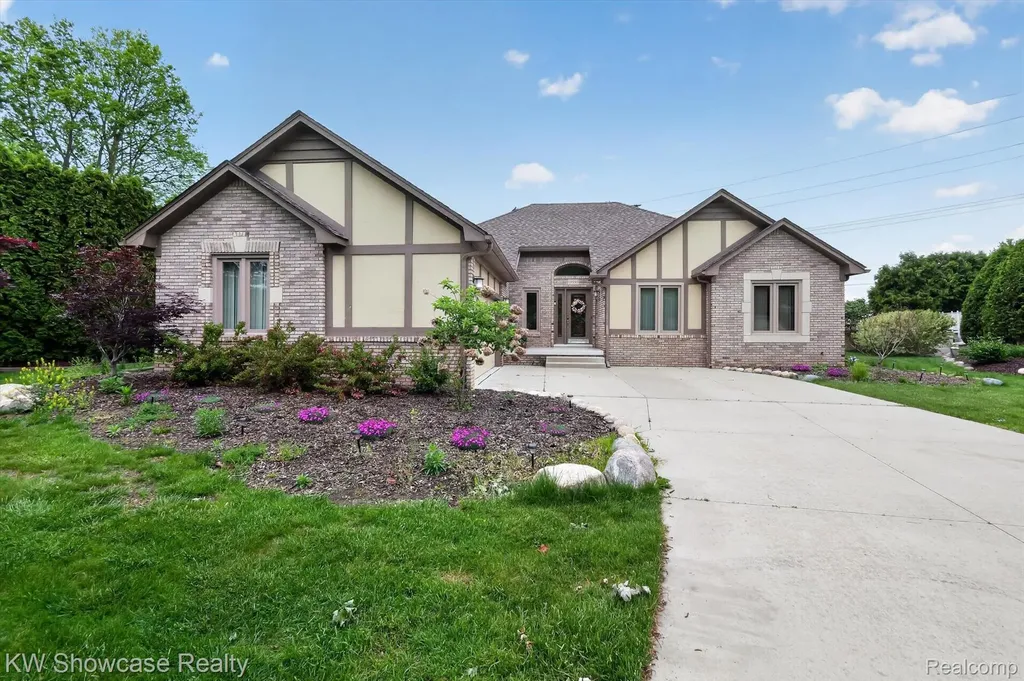 39995 Brylor Court Clinton Charter Township MI 48038