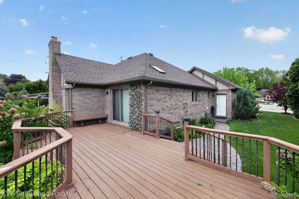 39995 Brylor Court Clinton Charter Township MI 48038