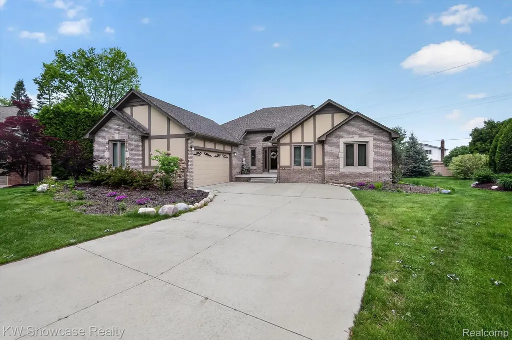 39995 Brylor Court Clinton Charter Township MI 48038