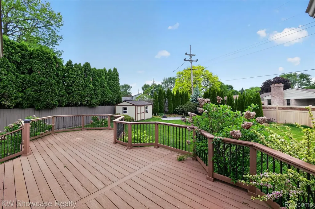 39995 Brylor Court Clinton Charter Township MI 48038