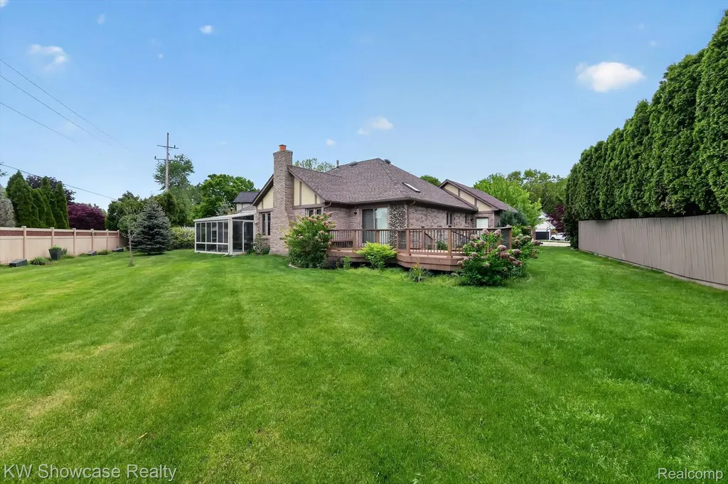 39995 Brylor Court Clinton Charter Township MI 48038