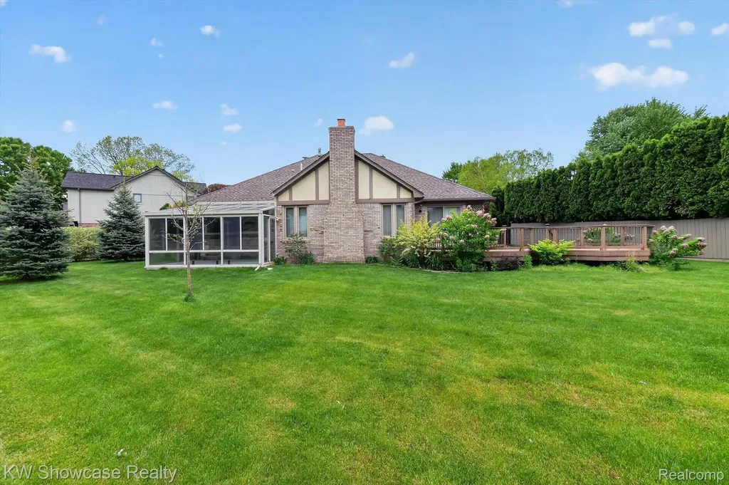 39995 Brylor Court Clinton Charter Township MI 48038