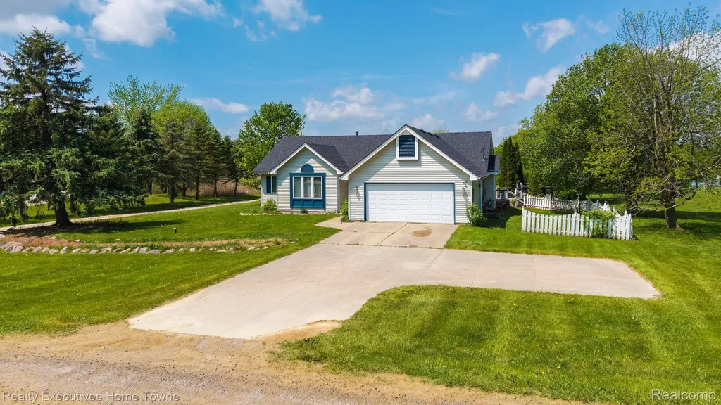 1041 Mackie Road Almont Township MI 48003