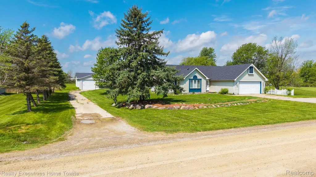 1041 Mackie Road Almont Township MI 48003
