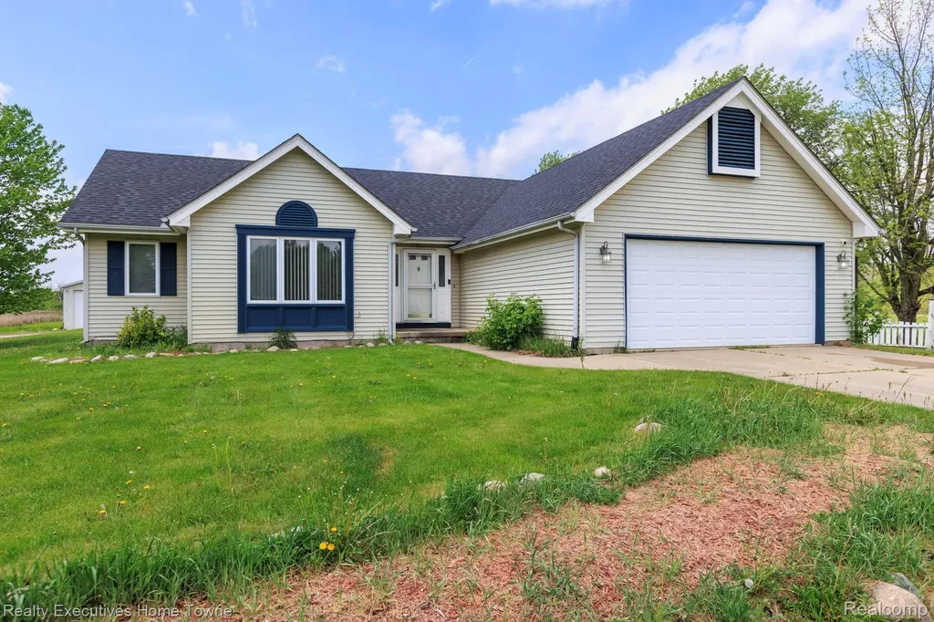 1041 Mackie Road Almont Township MI 48003