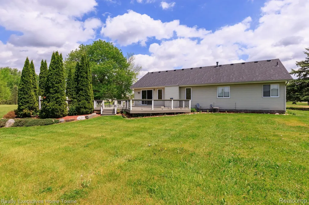1041 Mackie Road Almont Township MI 48003