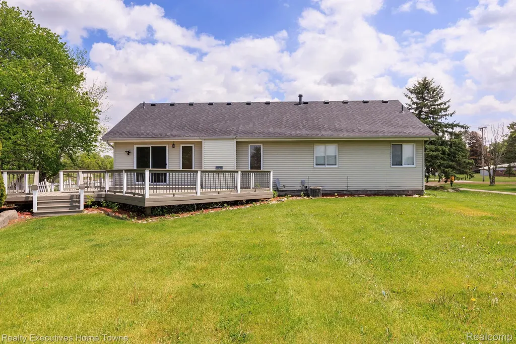 1041 Mackie Road Almont Township MI 48003