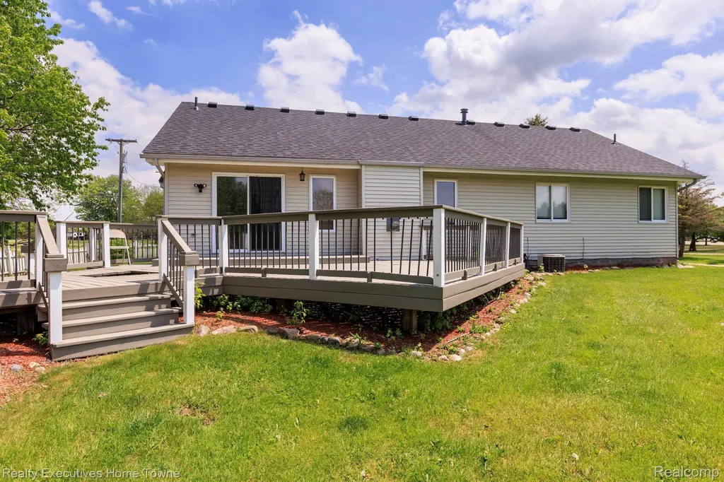 1041 Mackie Road Almont Township MI 48003