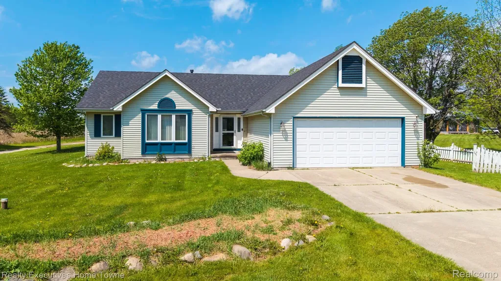 1041 Mackie Road Almont Township MI 48003