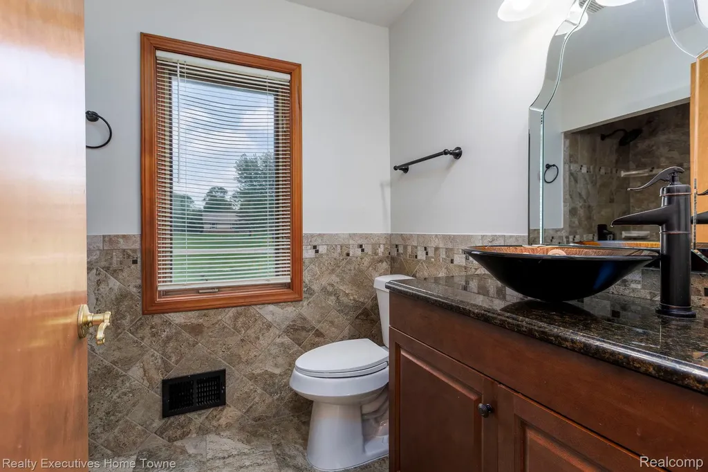 1041 Mackie Road Almont Township MI 48003